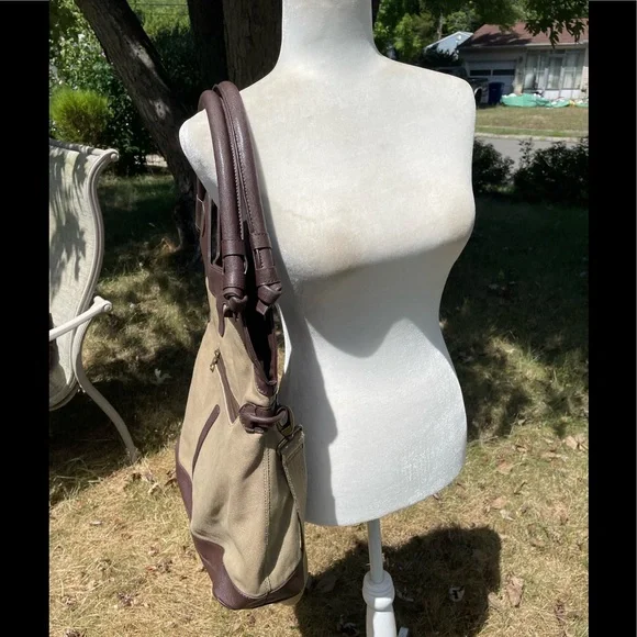 Vera Wang’s Simply Vera Canvas Fold Over Crossbody Hobo Shoulder Bag